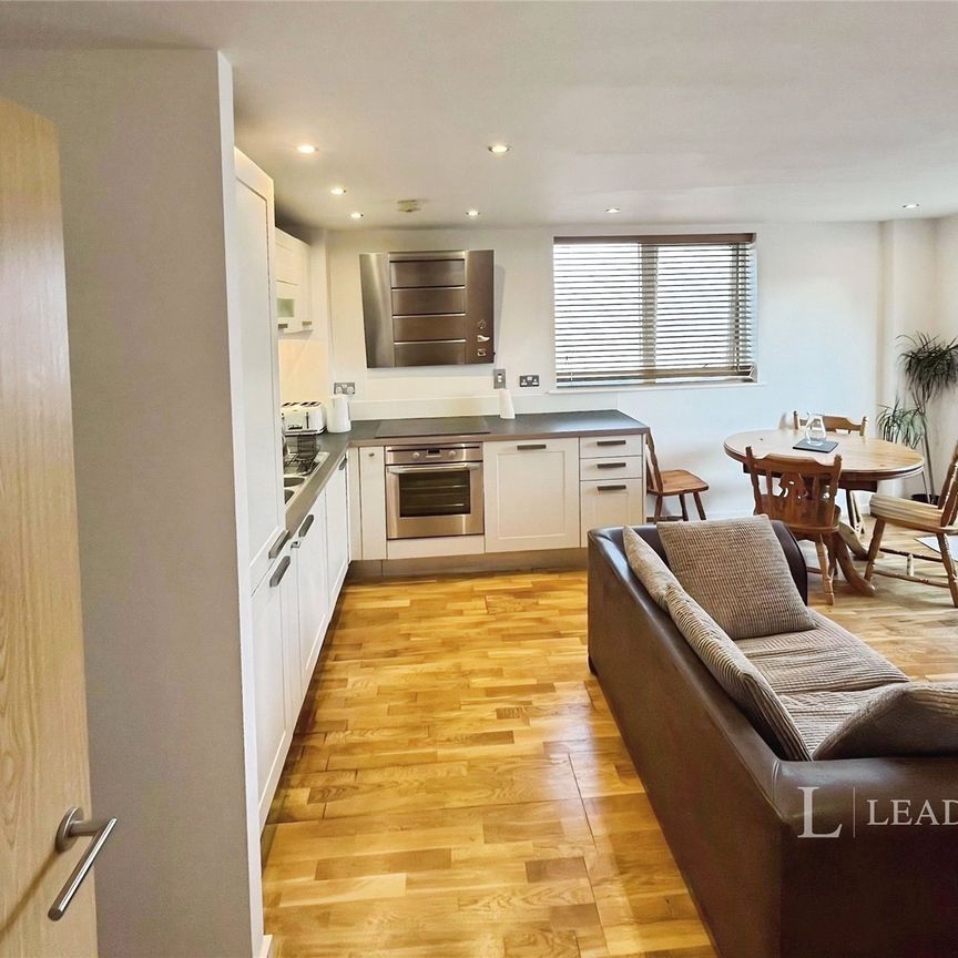 2 bedroom apartment to rent West Street, Brighton, East Sussex, BN1 - Photo 1