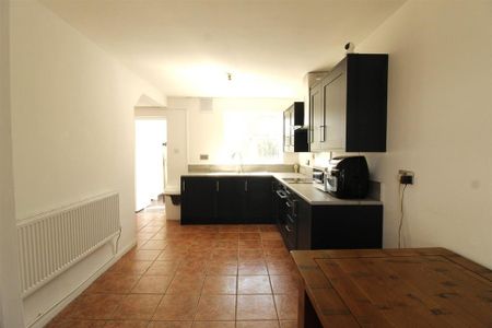 3 bedroom terraced house to rent - Photo 4