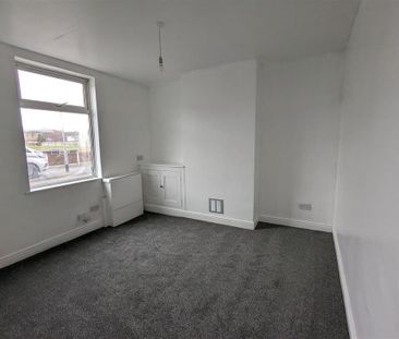 4 bedroom terraced house to rent - Photo 5