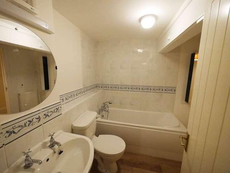 Lewis Lane, Cirencester, GL7 - Photo 4