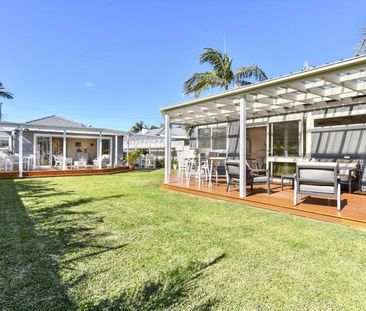 EXTENDED FAMILY LIVING AT ITS BEST! - Photo 6