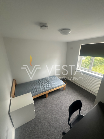 1 bedroom in a house share to rent - Photo 2