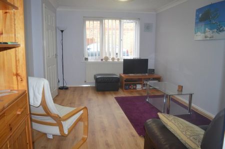 3 bedroom semi-detached house to rent - Photo 2