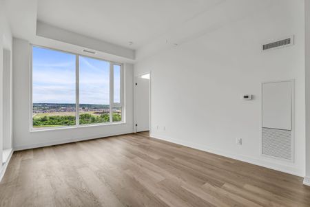 For Lease - 2 David Eyer Road Unit# 1428, Richmond Hill, Ontario - Photo 5
