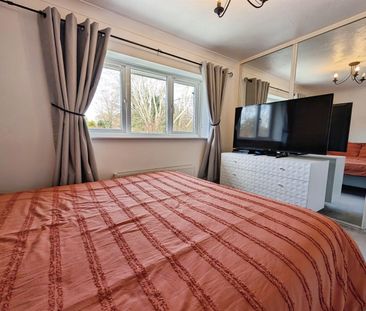 Chelveston Crescent, SO16 - Photo 6