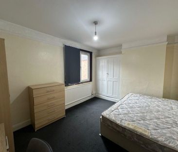 6 bedroom terraced house to rent - Photo 3