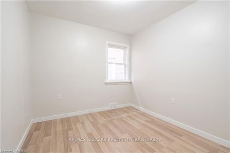For Lease - 7121 Dorchester Road Unit# MAIN, Niagara Falls, Ontario - Photo 5