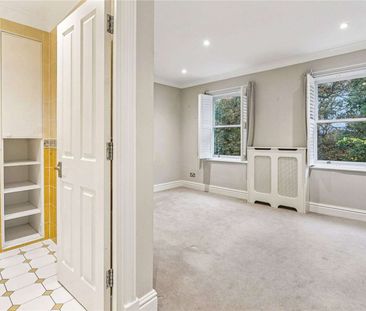 Five bedroom town house located in a popular gated development back... - Photo 4