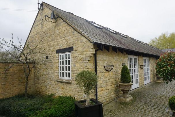 1 bedroom barn conversion to rent - Photo 1