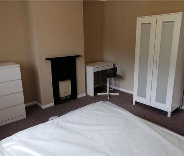 4 bedroom end of terrace house to rent - Photo 4