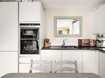 Clove Hitch Quay, SW11 - Photo 5