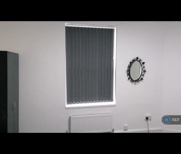 3 bedroom flat to rent - Photo 5
