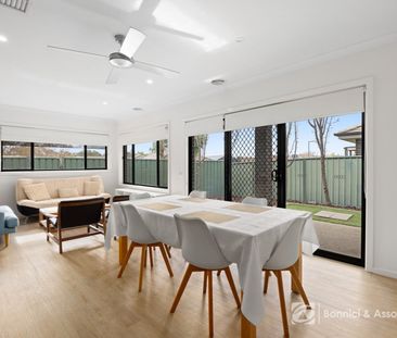 MODERN & STYLISH LIVING IN A QUIET THURGOONA COURT - Photo 3