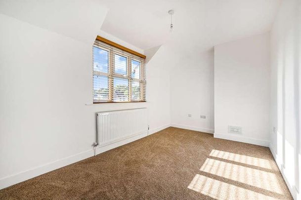 Mayles Close, Wickham, PO17 - Photo 1