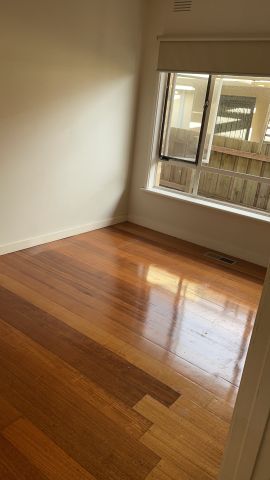 Bentleigh East - Photo 2