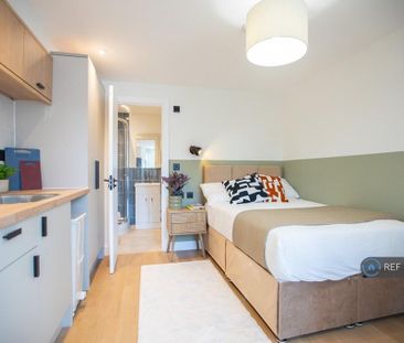 1 bedroom in a house share to rent - Photo 2