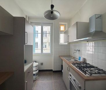 Location Appartement 4 pièces 68m² LYON 6ème - Photo 2