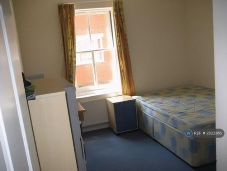 2 bedroom flat to rent - Photo 4