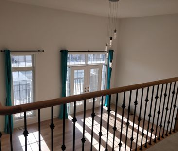 For Lease - 8 Red Rose Lane, East Gwillimbury, Ontario - Photo 3