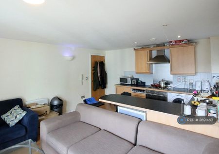 2 bedroom flat to rent - Photo 3