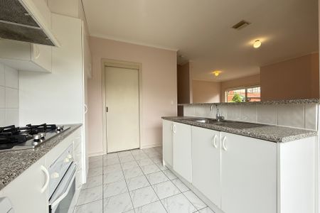 1 Scarborough Square, Mont Albert North - Photo 2