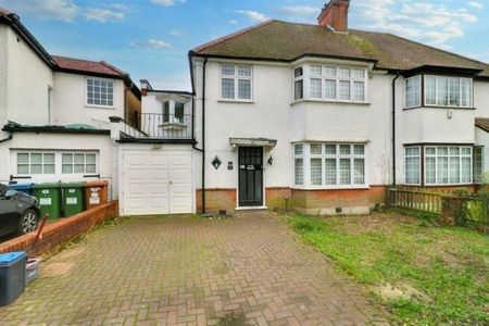 5 bed house to rent in Hilltop Way, Stanmore, HA7 - Photo 2