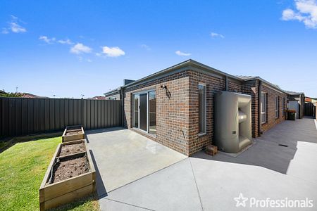 32B Bayliss Road, Deer Park VIC 3023 - Photo 5