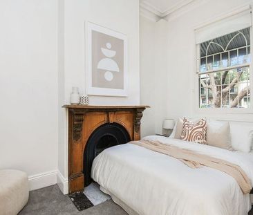 Sophisticated home in cul de sac - Photo 5