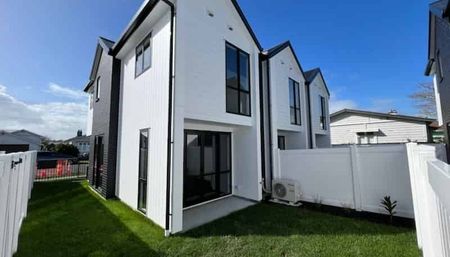 Modern Townhouse in Prime Point Chevalier Location - Photo 5