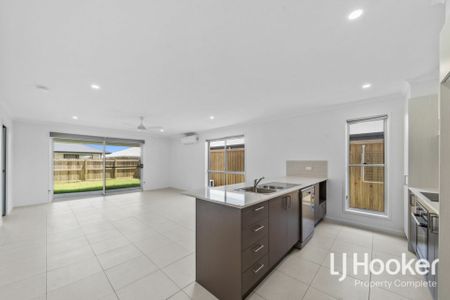 Brand New - Modern Family Home with Contemporary Comfort & Low-Maintenance Living - Photo 3