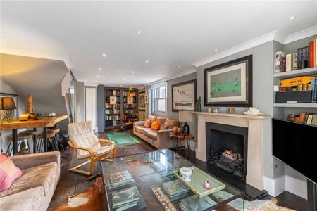 SHORT LET A contemporary end of terrace townhouse set behind secure gates in Chelsea Lodge, with off-street parking, located off New Kings Road. - Photo 3