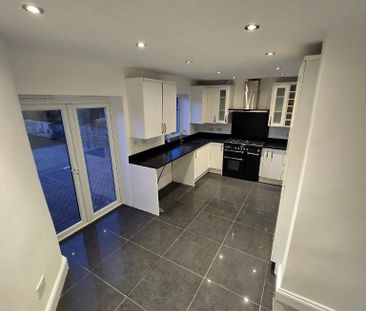 3 bedroom detached house to rent - Photo 5