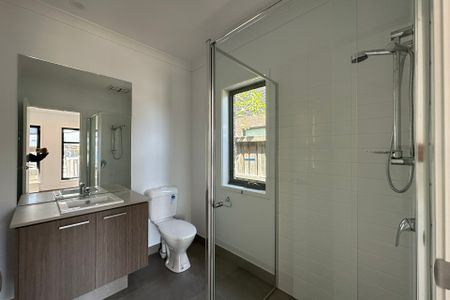 22 Marathon Way, Narre Warren South VIC - Photo 2