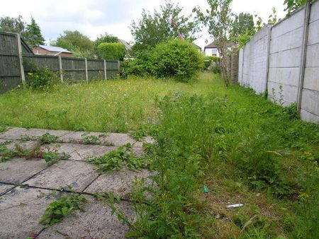 Bedroom Semi Detached House In Winton, BH9 - Photo 2