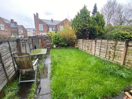 4 bedroom private hall to rent - Photo 4