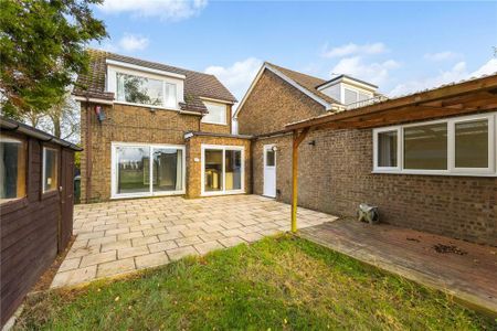 4 bedroom detached house to rent - Photo 3