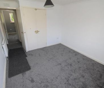 3 bedroom flat to rent - Photo 6
