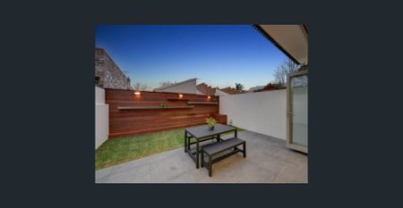 Classic double-fronted Victorian Residence - Photo 3