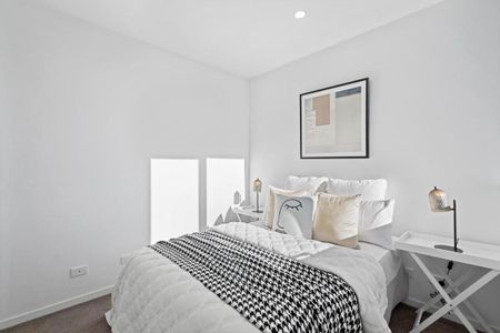 Experience the Perfect Blend of Comfort and Convenience in Camberwell - Photo 3