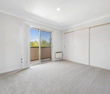 Spacious 3-Bedroom Townhouse with River Views – Prime Queanbeyan Lo... - Photo 3