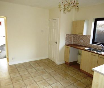 2 bedroom end of terrace house to rent - Photo 5