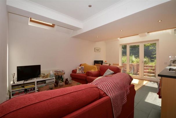 3 bedroom flat to rent - Photo 1
