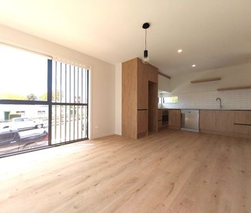 Gorgeous, low maintenance Corner Townhouse - Photo 4