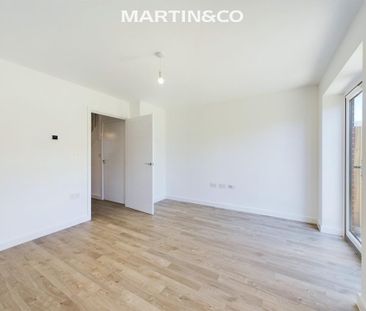 2 bedroom end of terrace house to rent - Photo 2
