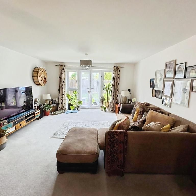 4 bedroom property to rent - Photo 1