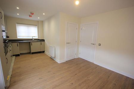 3 bedroom detached house to rent - Photo 2