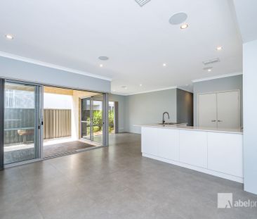 Modern, 3 Bedroom home - Photo 3