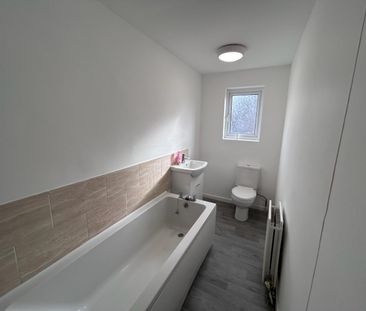 22 Eastfield Lane, Castleford, WF10 4LD - Photo 3