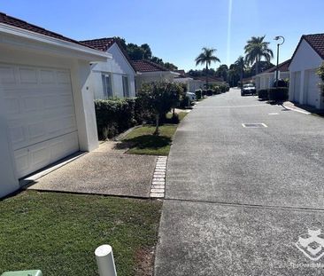 Freshly Renovated Villa in Resort-Style Complex - Photo 4