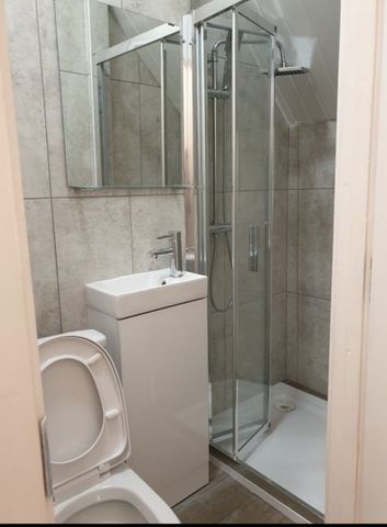 Room in a Shared Flat, Deptford High Street, SE8 - Photo 3